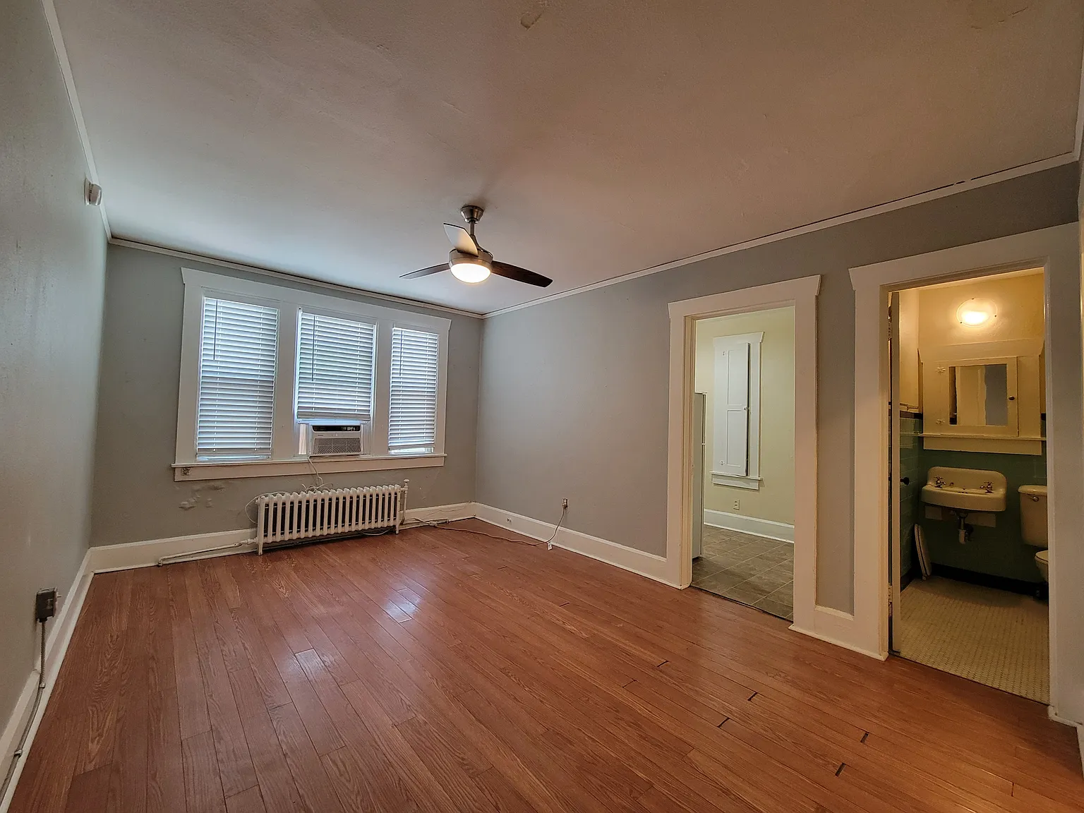 310 13th Ave NE — Photo 3