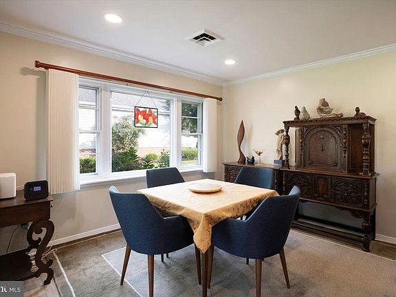 5th image of 25 Algonquin Rd