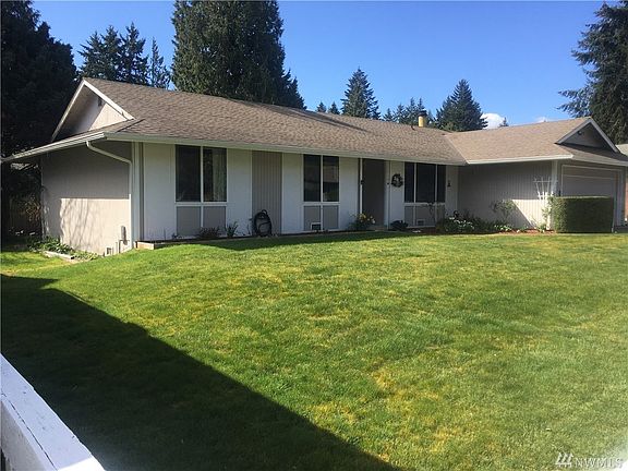 2nd image of 209 NE Mulberry Ln