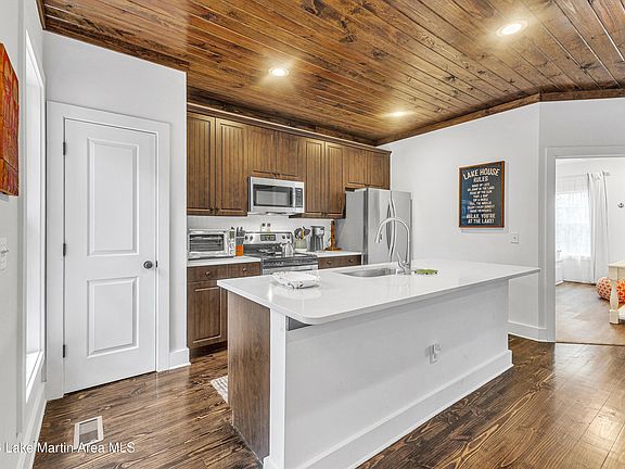 5th image of 80 Village Cir