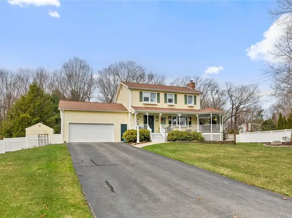 7 Briar Hill Dr, Cranston, RI 02921