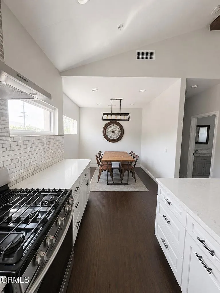 3 bed, 2.0 bath, 1401 sqft, $3,700 — Photo 1