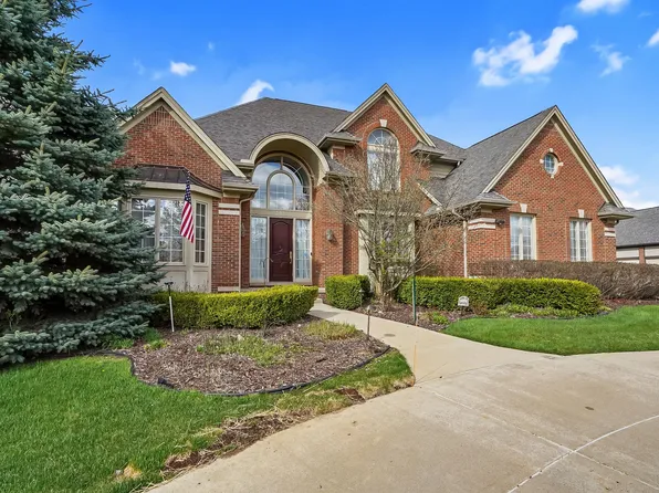 3530 Hawthorn Ct, Oakland, MI 48363