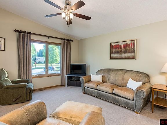 4th image of 213 James Ct