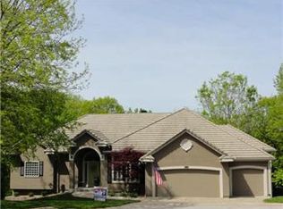5534 N Oakdale Pl, Parkville, MO 64152