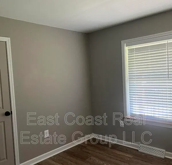 18061 Crampton Ln — Photo 8