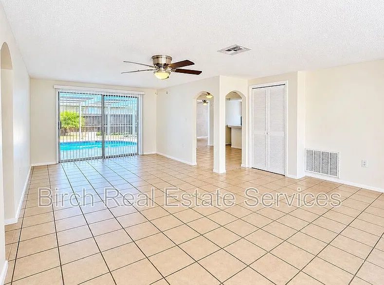 3 bed, 2.0 bath, 1400 sqft, $1,975 — Photo 4
