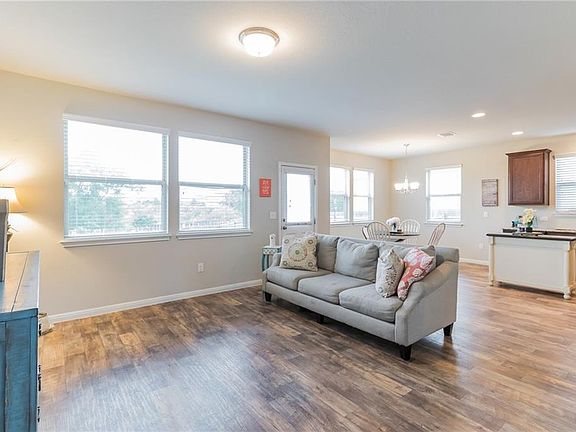 4th image of 247 Eagle Brook Ln