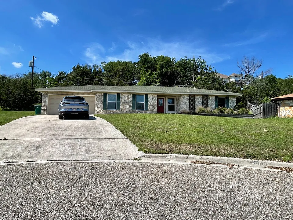 1605 Cedar Oaks Ln