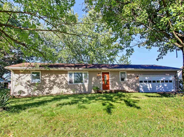 712 S State Rd, Mendon, IL 62351
