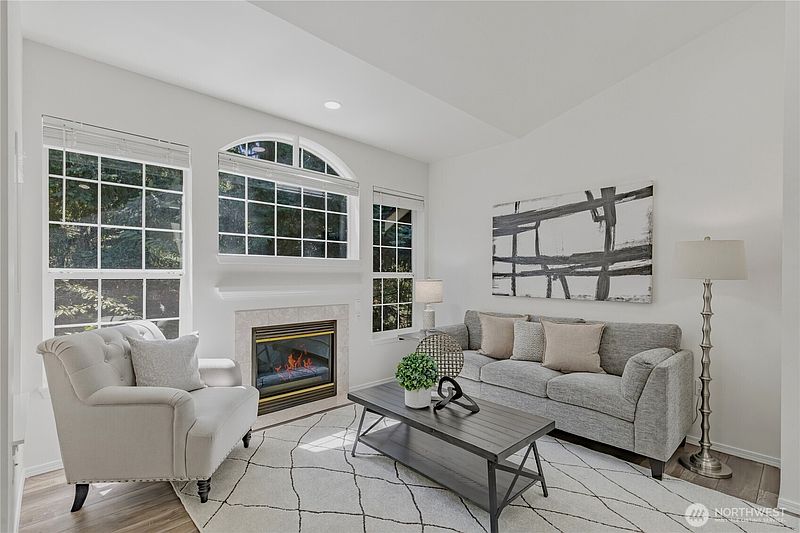 4th image of 18585 NE 57th Street