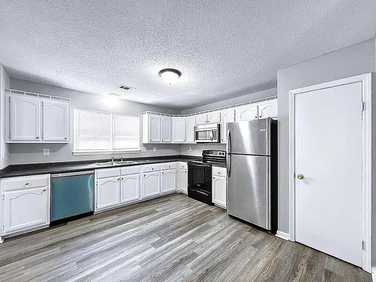 1st image of 7207 Londonderry Dr