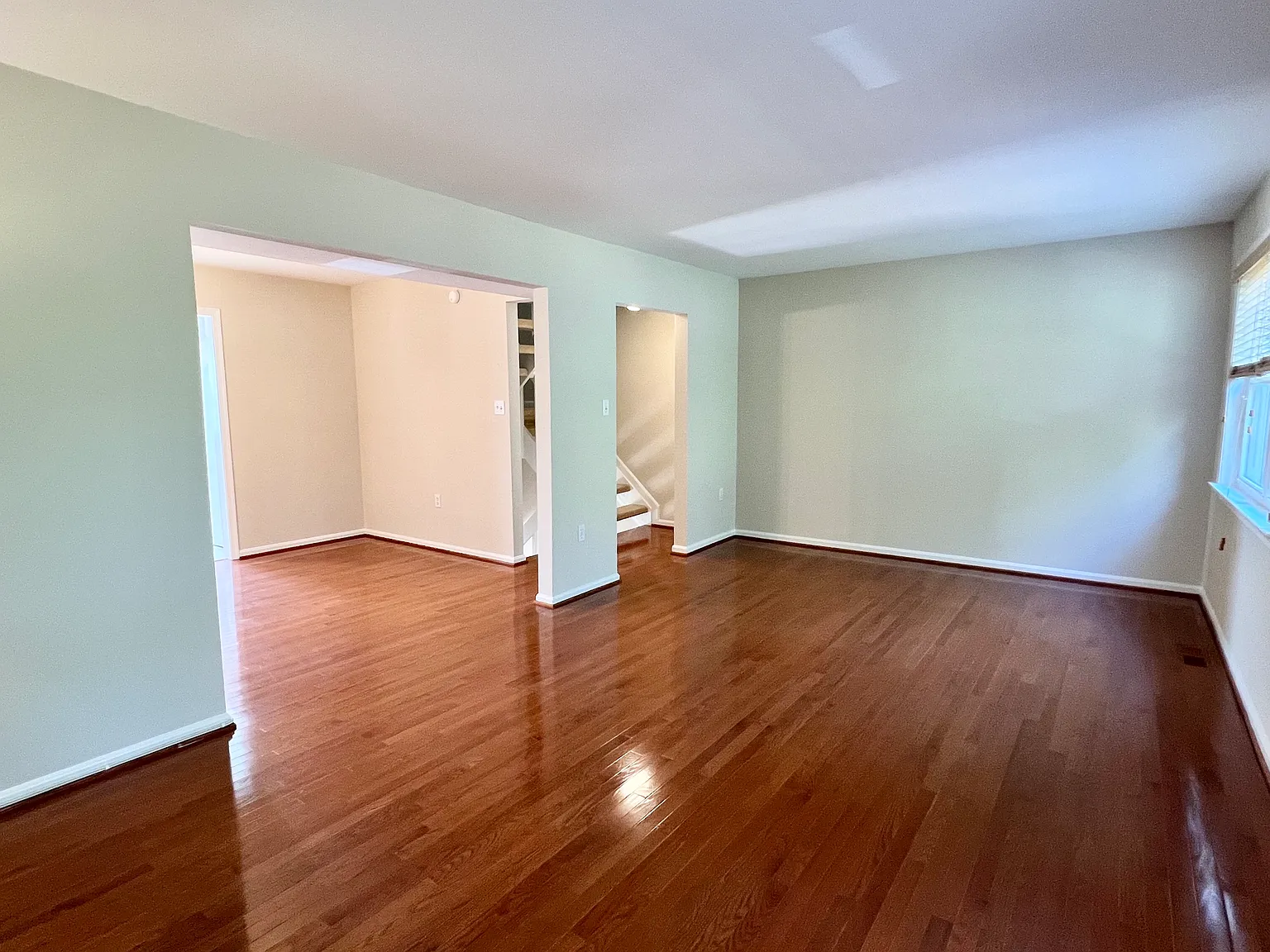 4 bed, 2244 sqft, $3,400 — Photo 4