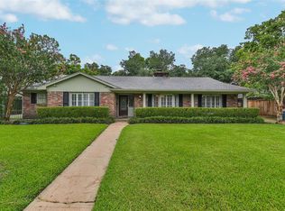 10715 Meadow Lake Ln, Houston, TX 77042