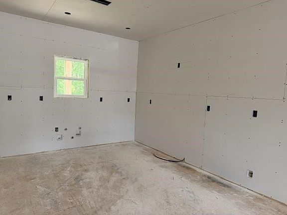 4th image of 185 Hardin Rd