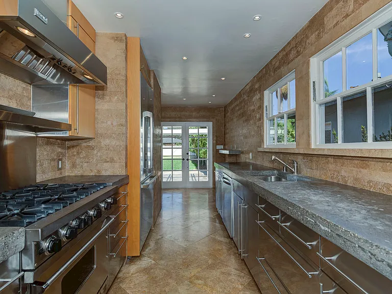 324 Flower St — Photo 5