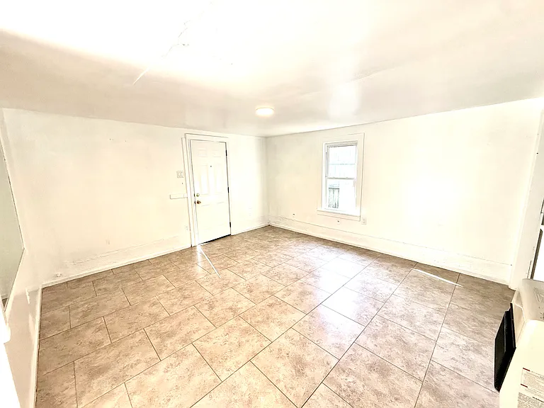 5516 F St #B — Photo 6