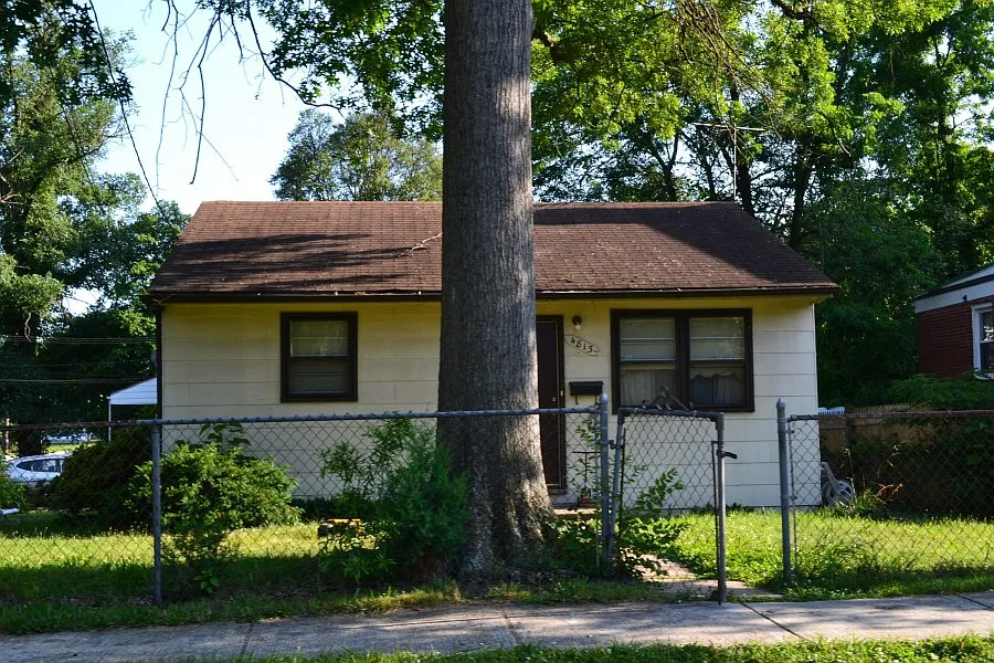 4813 Ravenswood Rd photo 1