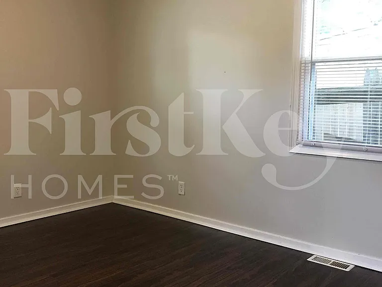 4113 Alberta St — Photo 10