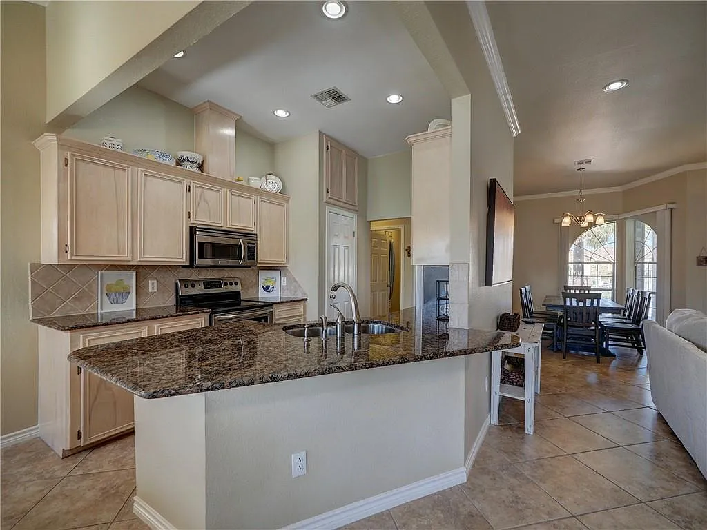 3 bed, 1742 sqft, $3,500 — Photo 3