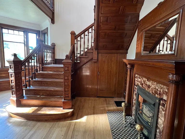 400 N Sherman St — Photo 10