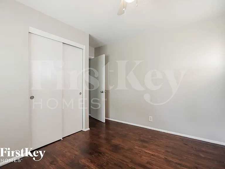 8812 Manchester Ave — Photo 12
