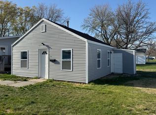 226 W 6th Ave, Holdrege, NE 68949