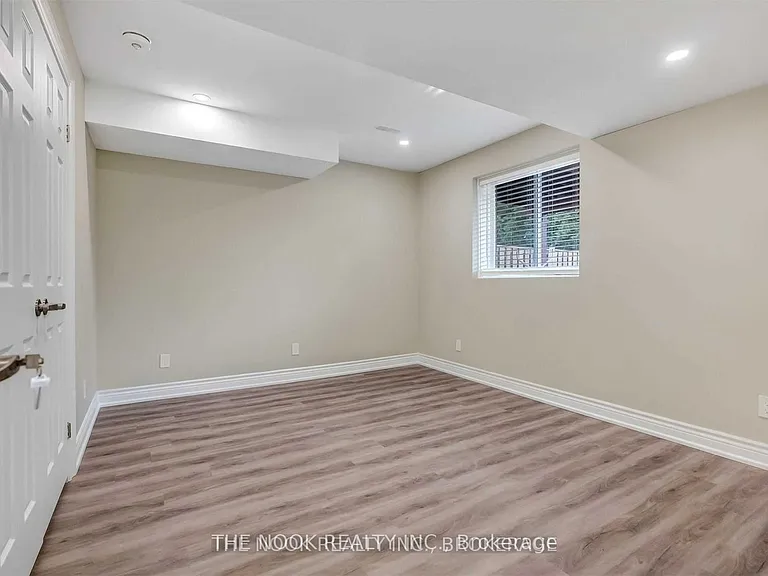 138 Huntington Cres — Photo 16