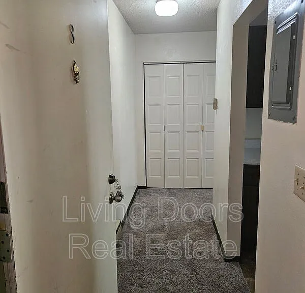 210 N Phillips Ave #8 — Photo 9