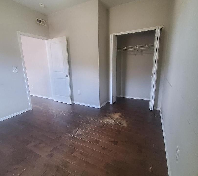 2nd image of 5052-54 Walnut St #403