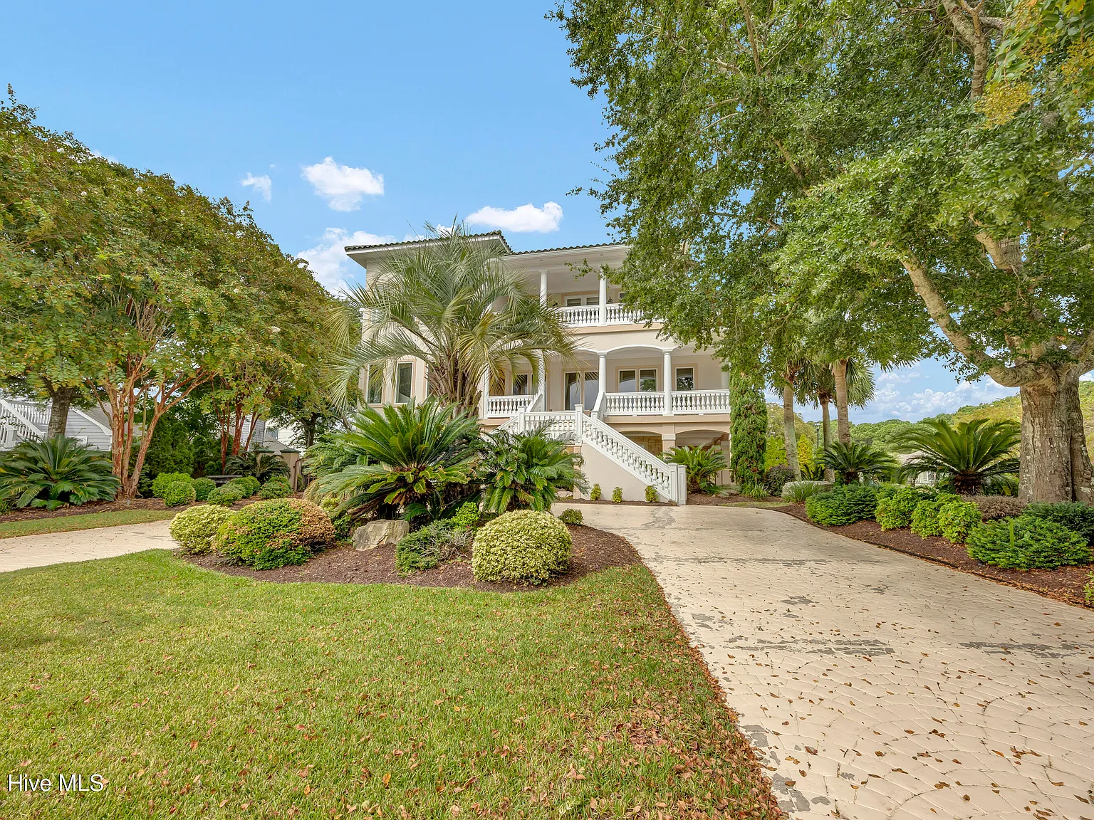 3 bed, 3.5 bath, $5,000 — Photo 2