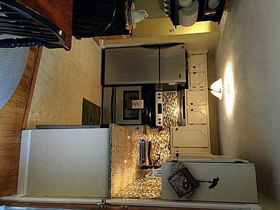 4th image of 14 Trafford Park Dr