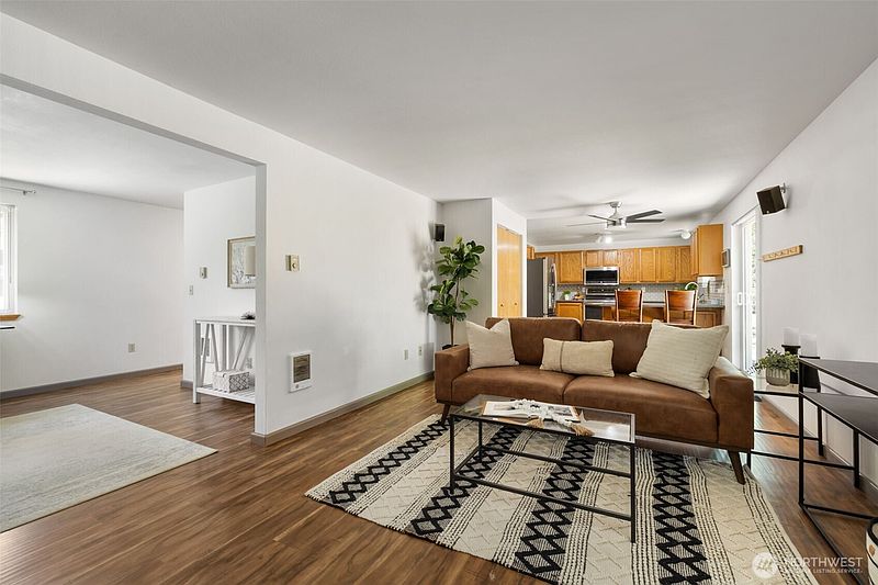 5th image of 21 NE Admiral Drive
