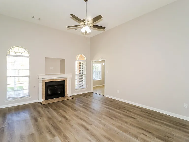 205 Cameron Dr — Photo 5