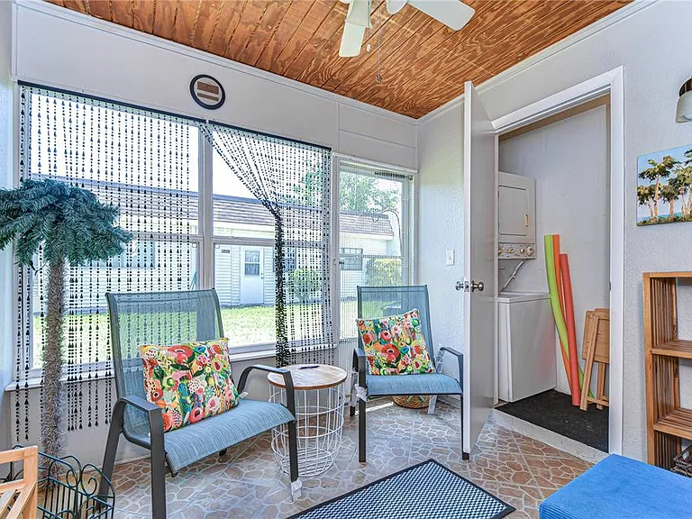 13870 Oakwood Ln — Photo 16