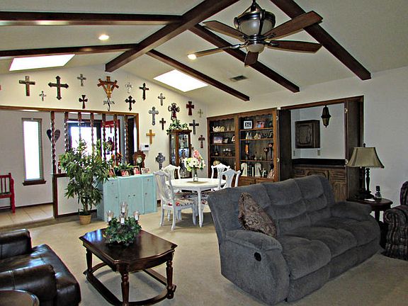 5th image of 405 Melinda Ln