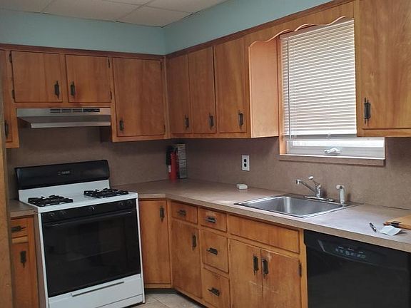 5th image of 33 Jefferson Ave APT 2