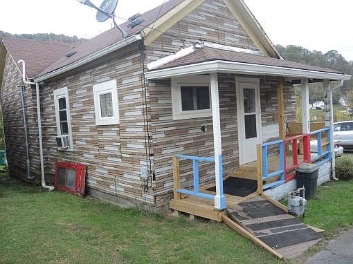 1st image of 731 River St