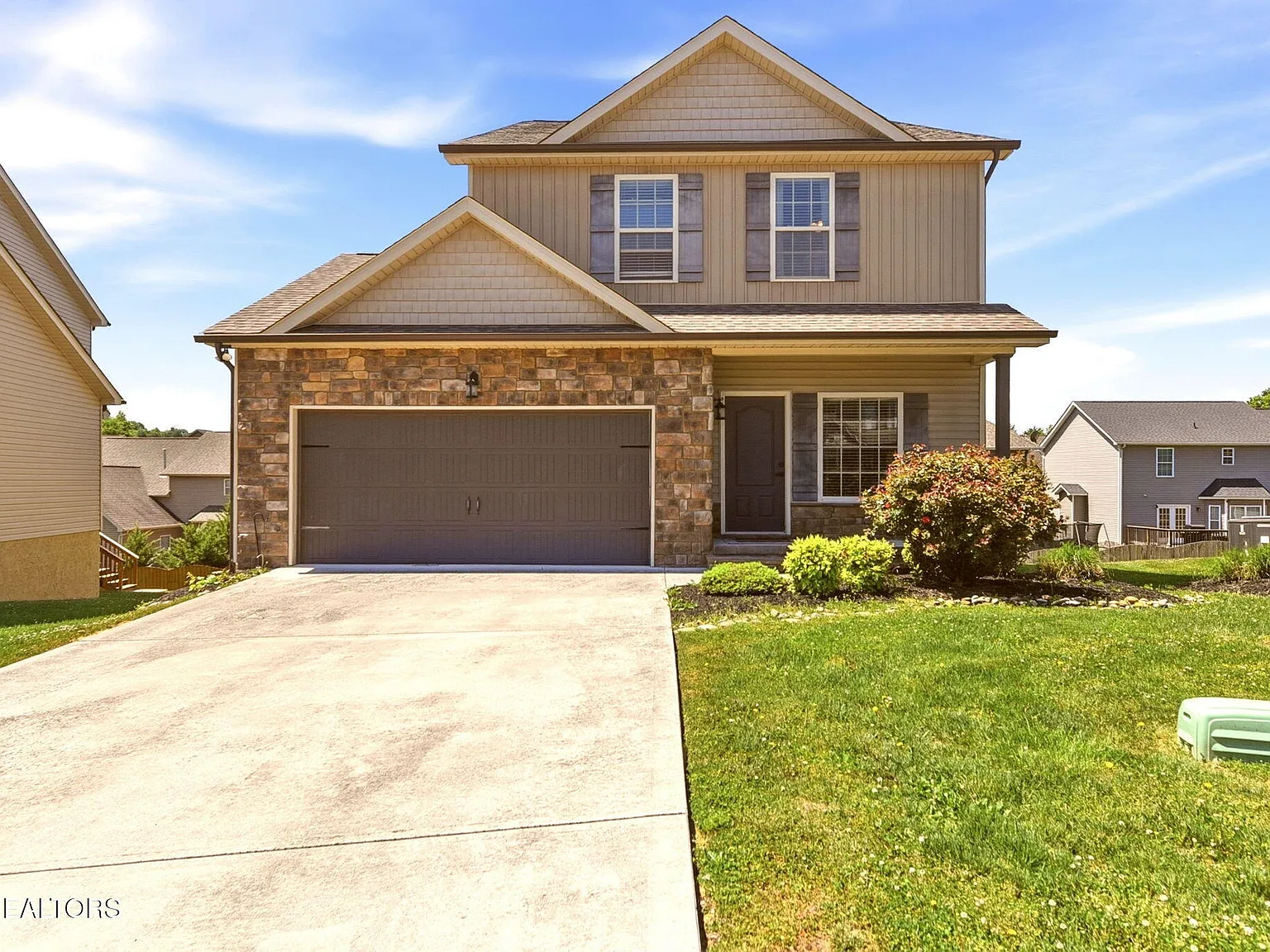 3 bed, 2.5 bath, 1936 sqft, $2,600 — Photo 1