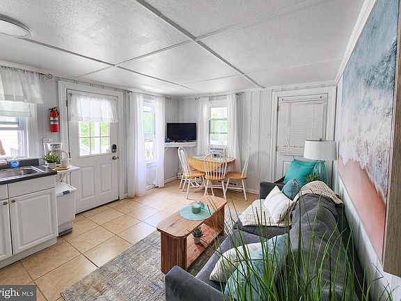 5th image of 205 5th St Unit 41