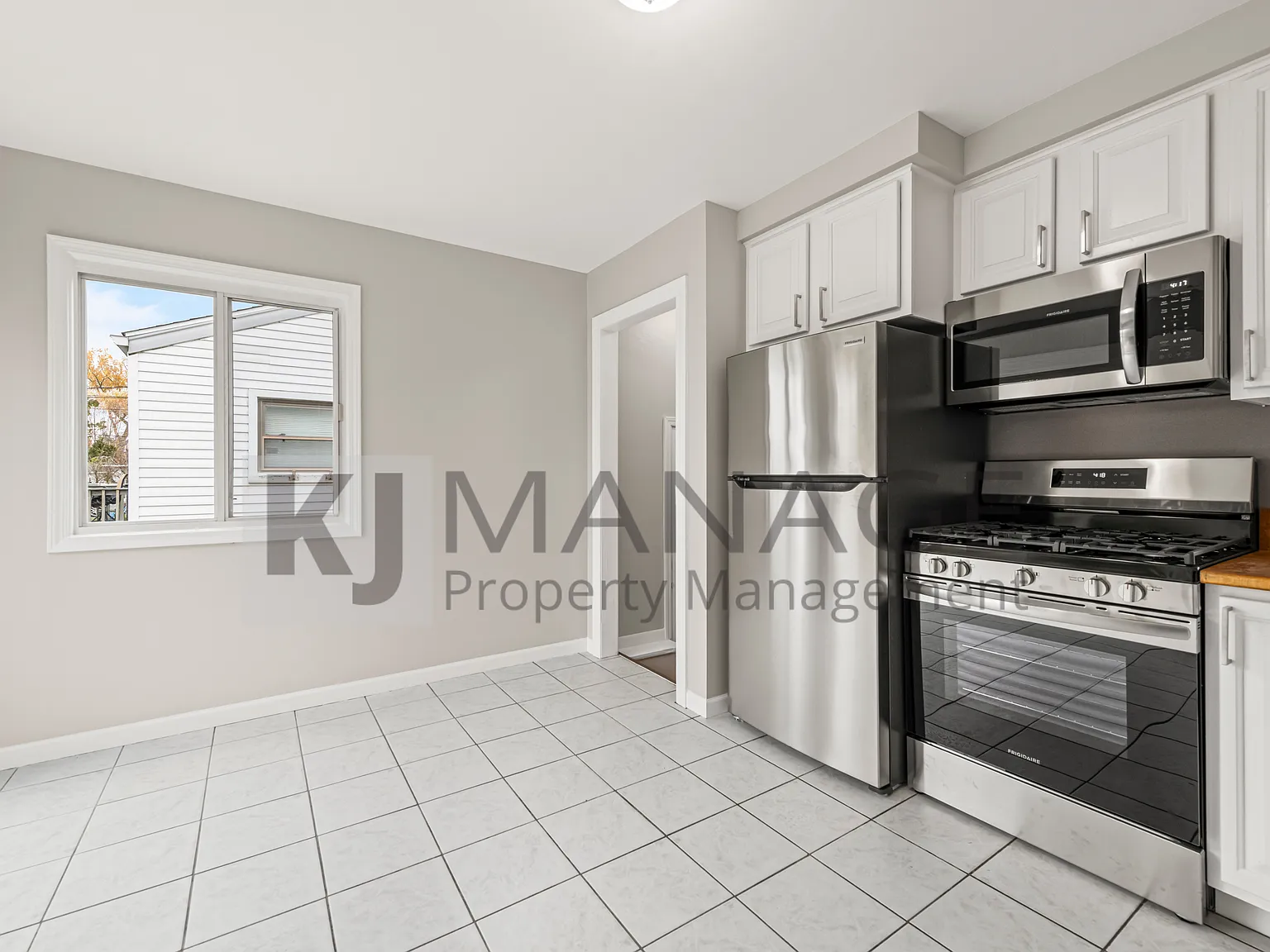 3 bed, 882 sqft, $1,800 — Photo 4