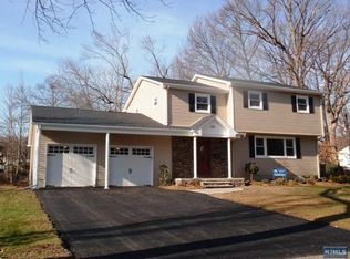 515 Princeton Ter, Paramus, NJ 07652