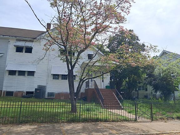 5th image of 85 Maple St