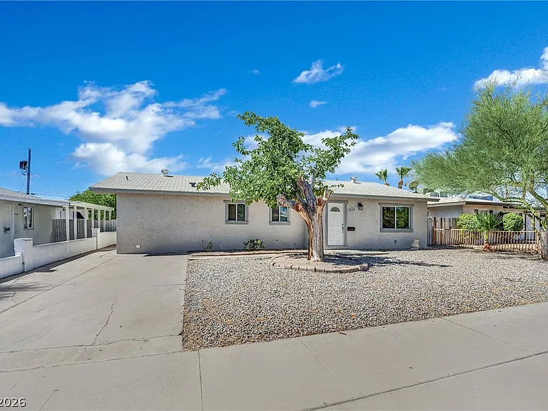 1050 Hassett Ave — Photo 3