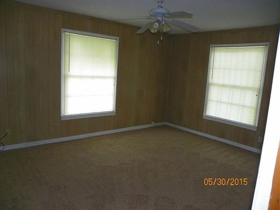 5th image of 906 Adams St