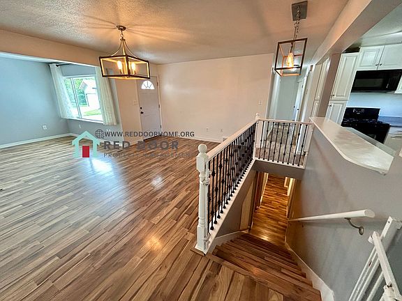 3rd image of 432 Beaverhead Ct E