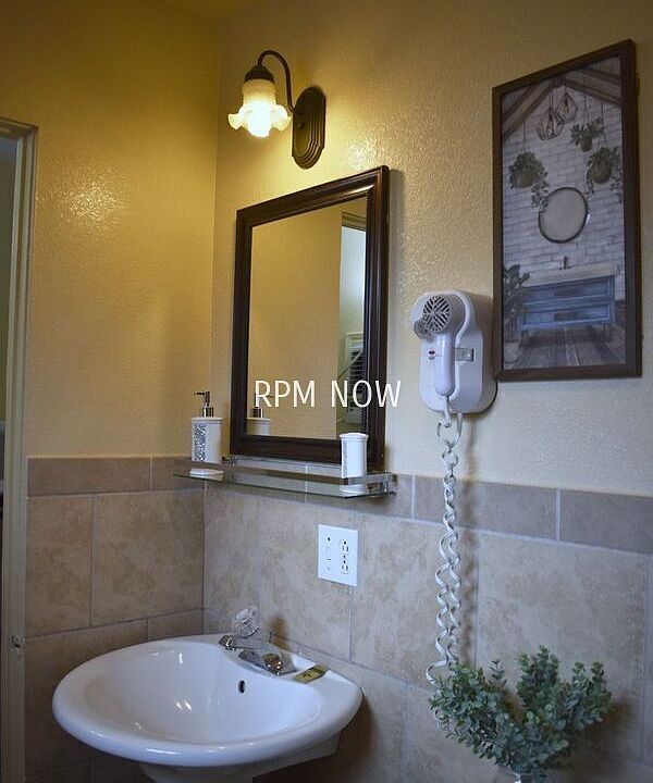 2nd image of 2824 North Ave #13