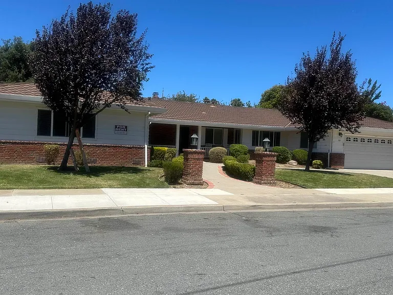 101 Shady Ln — Photo 2