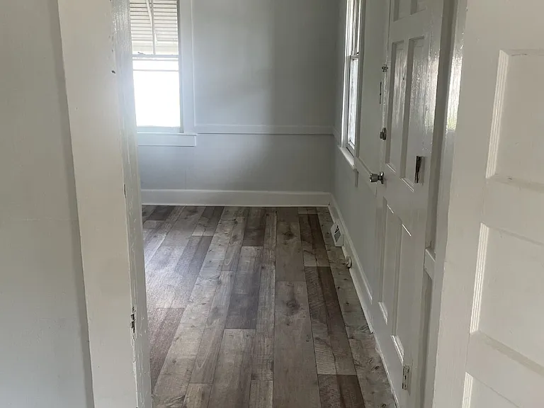 276 Finley St — Photo 8