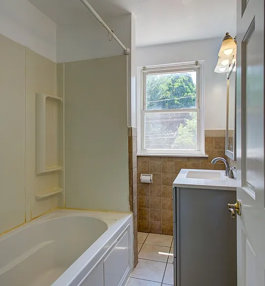 730 E Madison St — Photo 12